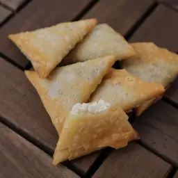 سمبوسك بيضاء